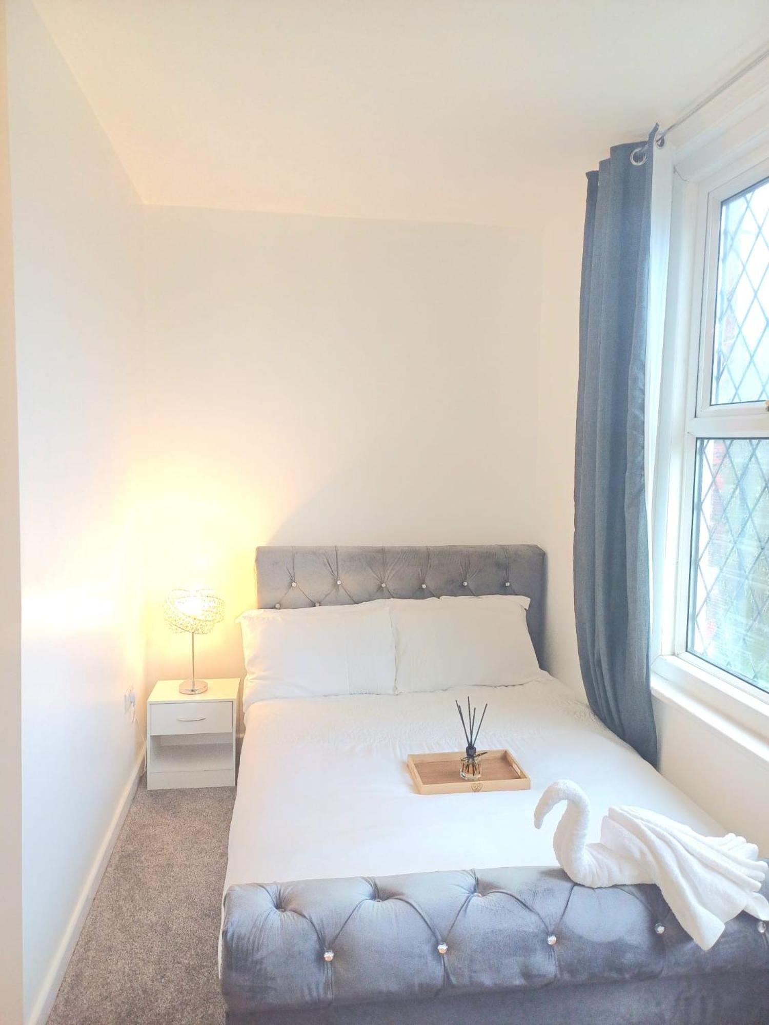 Home In Woodhouse, Leeds Лидс Экстерьер фото