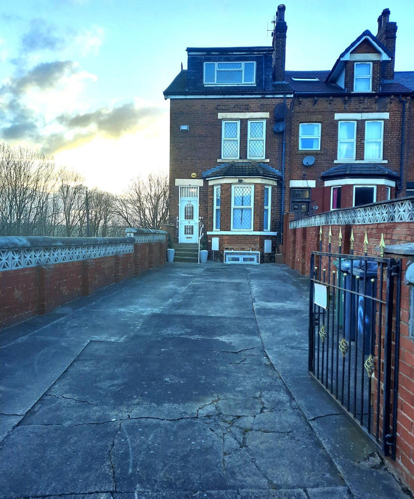 Home In Woodhouse, Leeds Лидс Экстерьер фото
